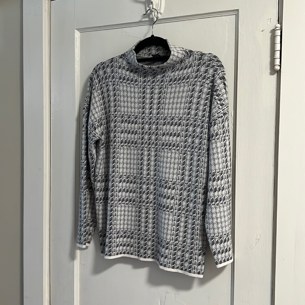 Joan Vass Gray Black Cream Houndstooth Funnel Nexk Sweater M